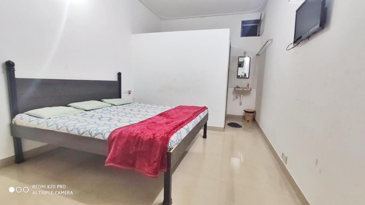 Chandraprabha Nyahari Niwas Appartement Mālvan Buitenkant foto